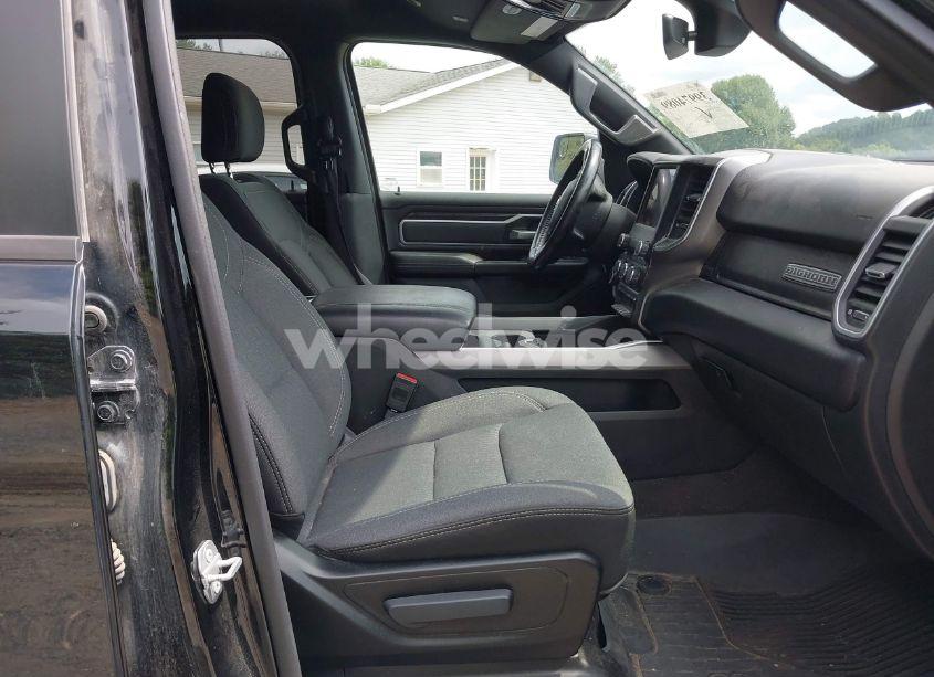 Photo 5 of 2022 Ram 1500 BIG HORN QUAD CAB 4X4 6'4 BOX (VIN 1C6SRFBT2NN155434)