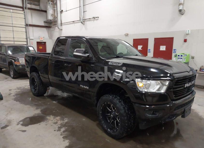 2020 Ram 1500 BIG HORN 4X4 6'4 BOX (VIN 1C6SRFBT4LN115143) main photo