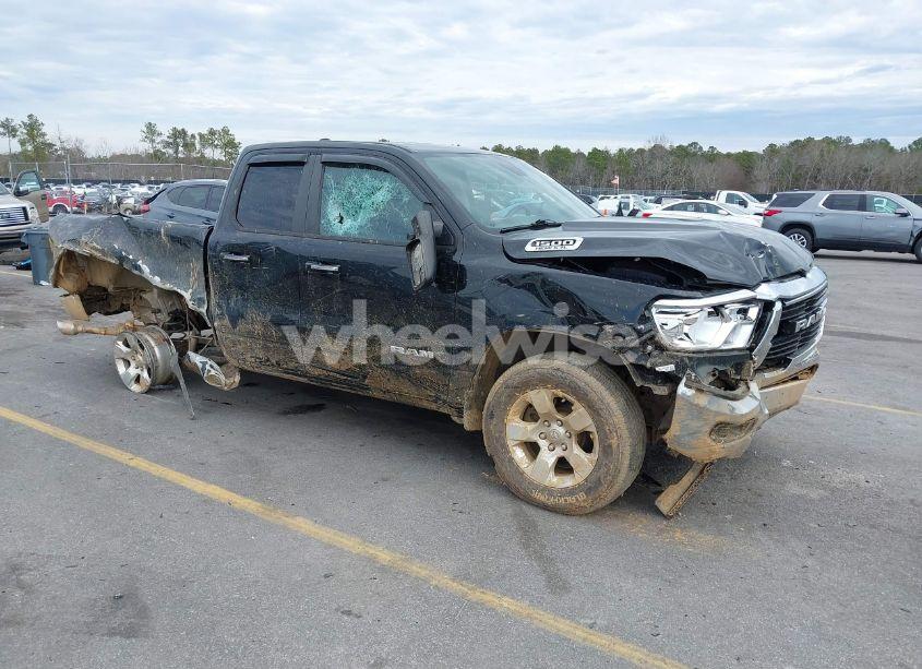 2020 Ram 1500 BIG HORN 4X4 6'4 BOX (VIN 1C6SRFBT4LN400215) main photo