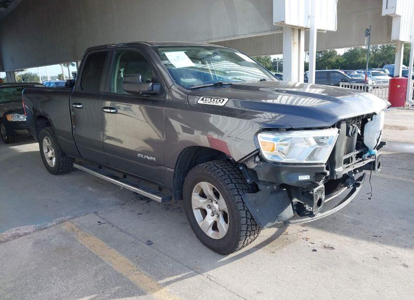 2020 Ram 1500 BIG HORN 4X4 6'4 BOX (VIN 1C6SRFBT5LN136602) main photo