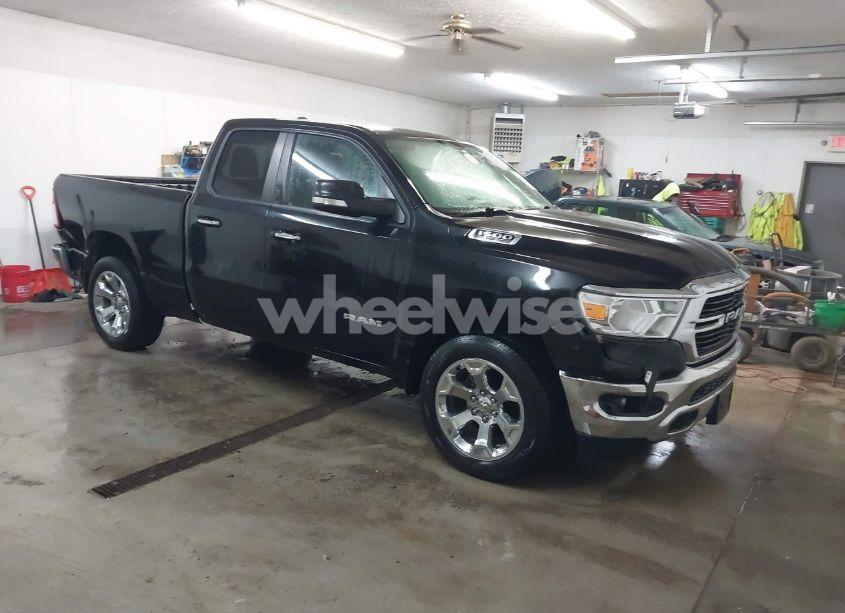 2020 Ram 1500 BIG HORN 4X4 6'4 BOX (VIN 1C6SRFBT5LN136759) main photo