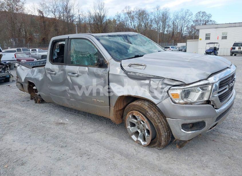 2020 Ram 1500 BIG HORN 4X4 6'4 BOX (VIN 1C6SRFBT8LN190816) main photo