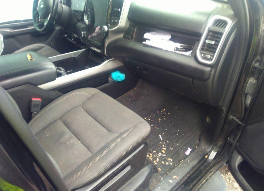 Photo 5 of 2022 Ram 1500 BIG HORN QUAD CAB 4X4 6'4 BOX (VIN 1C6SRFBT9NN133074)