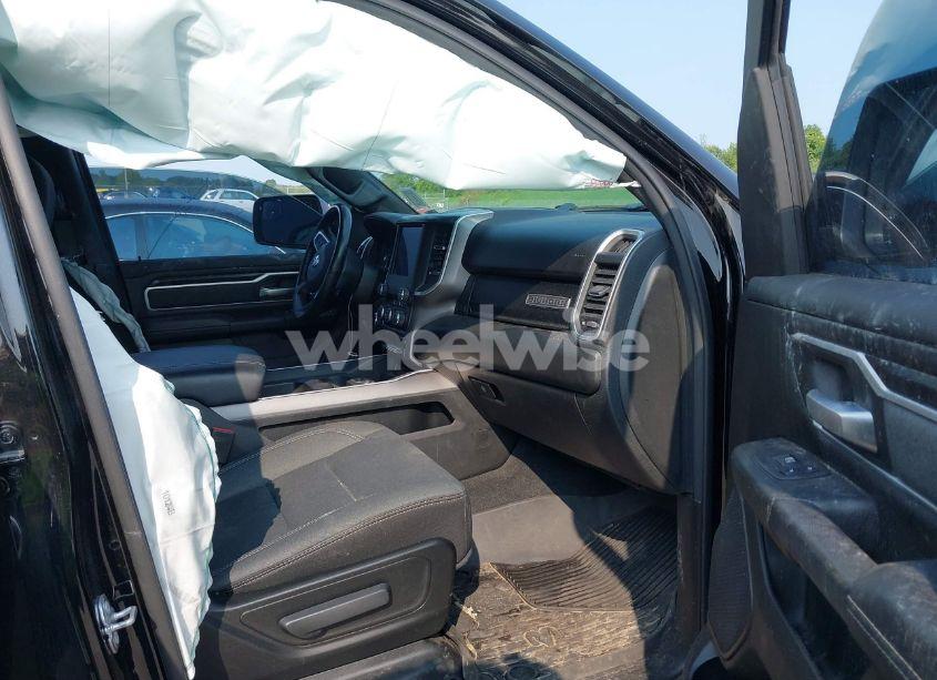 Photo 5 of 2022 Ram 1500 BIG HORN QUAD CAB 4X4 6'4 BOX (VIN 1C6SRFBTXNN137571)