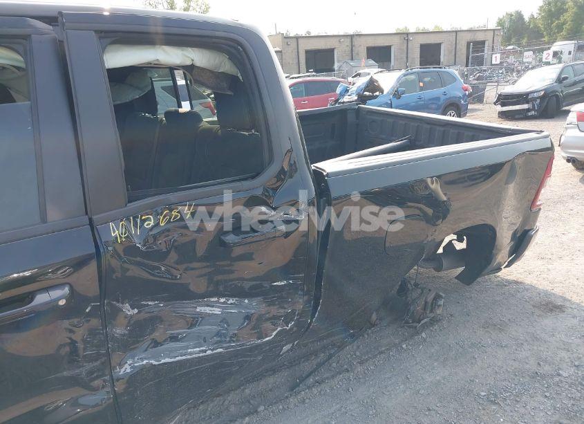 Photo 6 of 2022 Ram 1500 BIG HORN QUAD CAB 4X4 6'4 BOX (VIN 1C6SRFBTXNN137571)