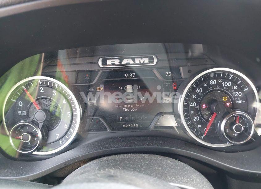 Photo 7 of 2022 Ram 1500 BIG HORN QUAD CAB 4X4 6'4 BOX (VIN 1C6SRFBTXNN137571)