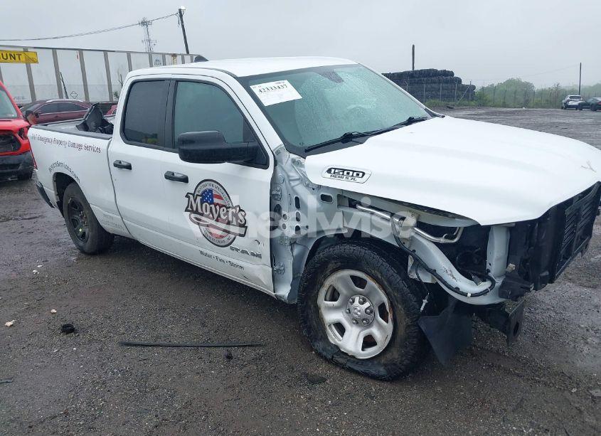 2022 Ram 1500 TRADESMAN 4X4 6'4 BOX (VIN 1C6SRFCT2NN213959) main photo