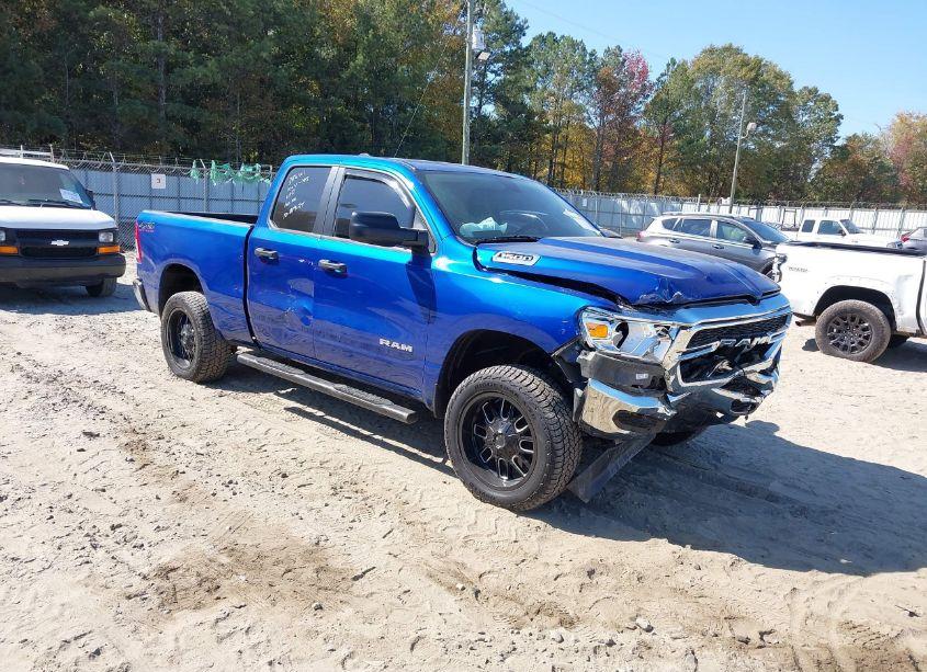 2019 Ram 1500 TRADESMAN 4X4 6'4 BOX (VIN 1C6SRFCT5KN609282) main photo