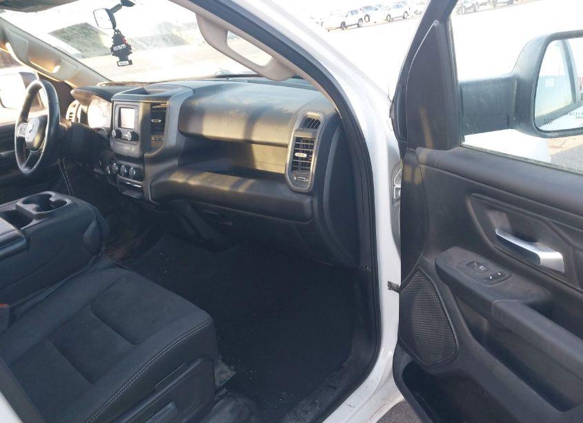 Photo 5 of 2019 Ram 1500 TRADESMAN 4X4 6'4 BOX (VIN 1C6SRFCT7KN602169)