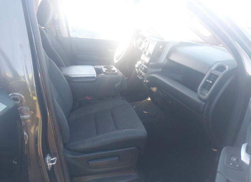 Photo 5 of 2019 Ram 1500 TRADESMAN 4X4 6'4 BOX (VIN 1C6SRFCTXKN534384)