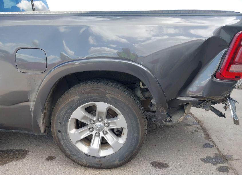 Photo 17 of 2019 Ram 1500 LARAMIE QUAD CAB 4X4 6'4 BOX (VIN 1C6SRFDT6KN806444)