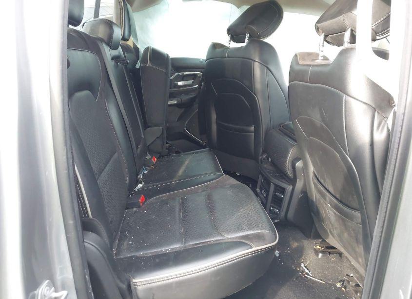 Photo 8 of 2019 Ram 1500 LARAMIE 4X4 6'4 BOX (VIN 1C6SRFDT9KN748443)