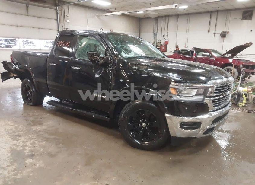 2020 Ram 1500 LARAMIE 4X4 6'4 BOX (VIN 1C6SRFDTXLN307213) main photo