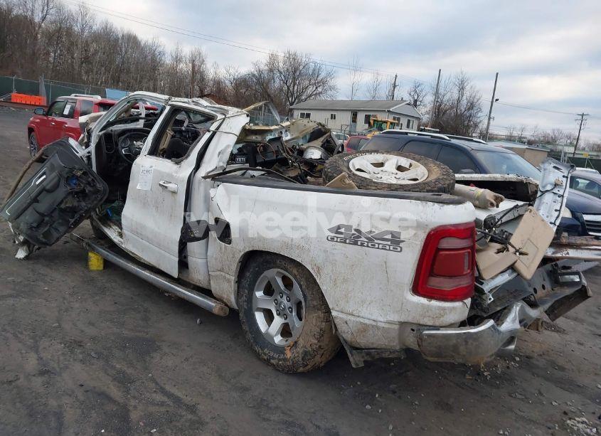 Photo 3 of 2019 Ram 1500 (VIN 1C6SRFFT4KN784926)