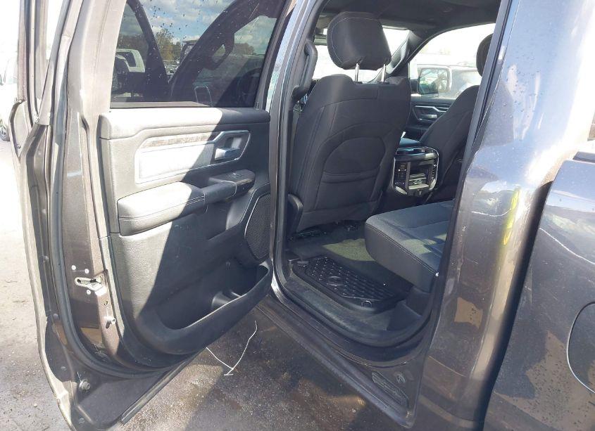 Photo 8 of 2021 Ram 1500 BIG HORN 4X4 5'7 BOX (VIN 1C6SRFFT5MN615663)