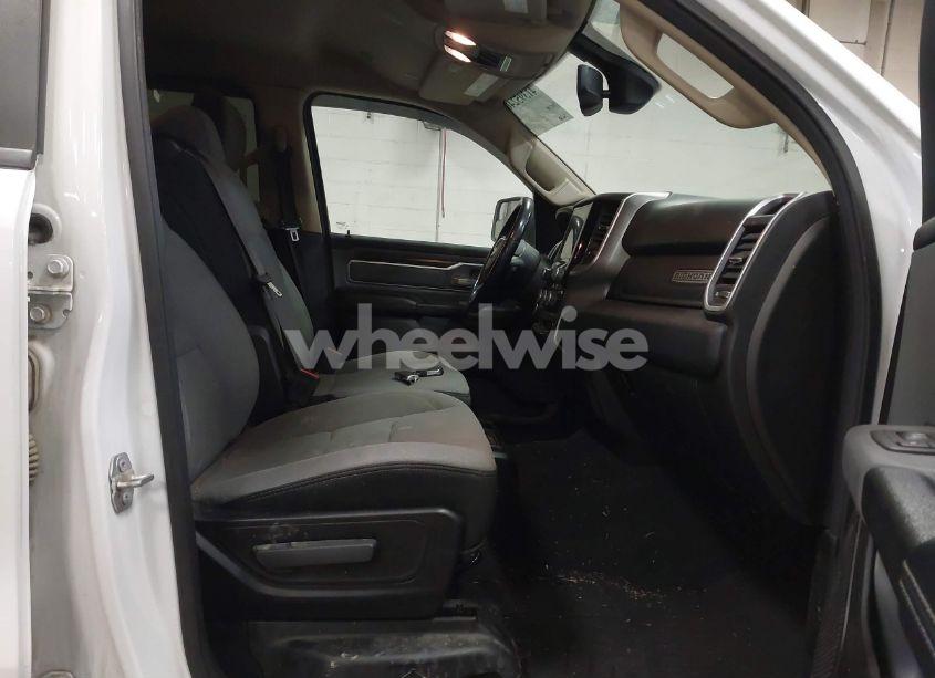 Photo 5 of 2019 Ram 1500 (VIN 1C6SRFFT7KN645776)