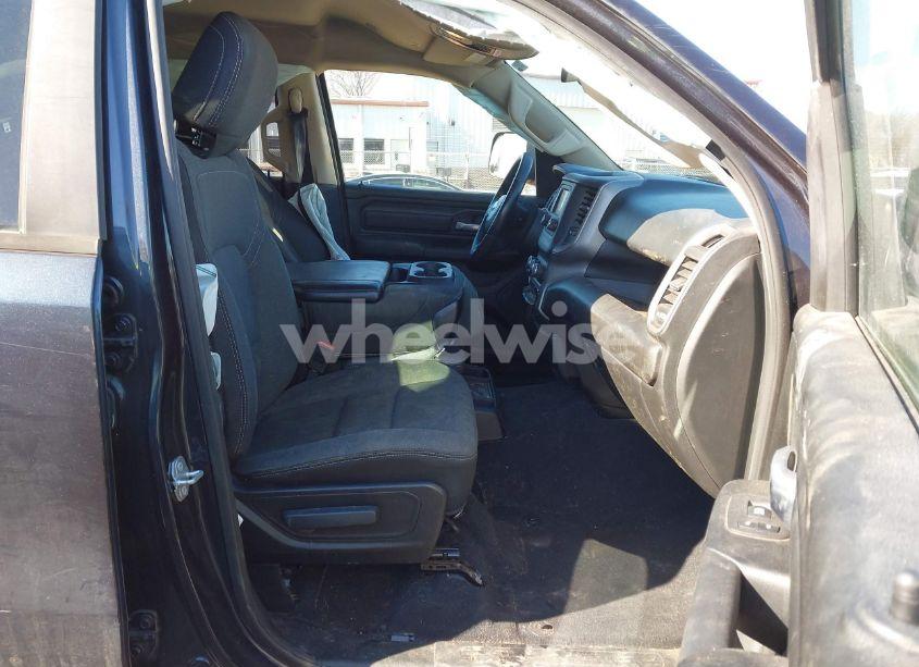 Photo 5 of 2019 Ram 1500 TRADESMAN 4X4 5'7 BOX (VIN 1C6SRFGT5KN640171)