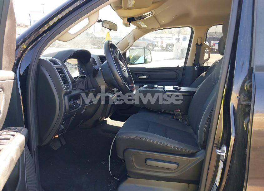 Photo 5 of 2019 Ram 1500 TRADESMAN 4X4 5'7 BOX (VIN 1C6SRFGT6KN622360)