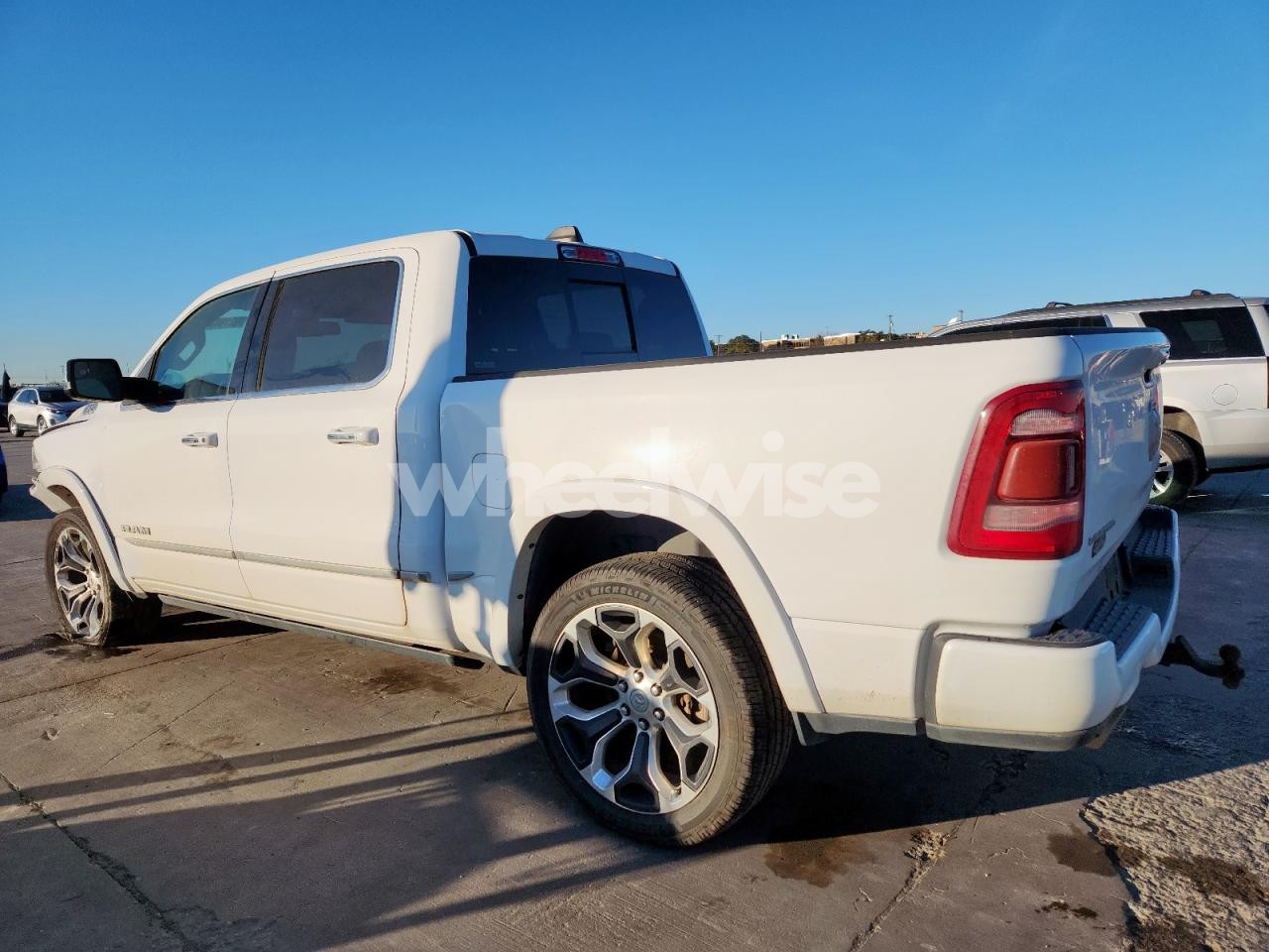 Photo 2 of 2020 RAM 1500 LIMITED (VIN 1C6SRFHT0LN400378)