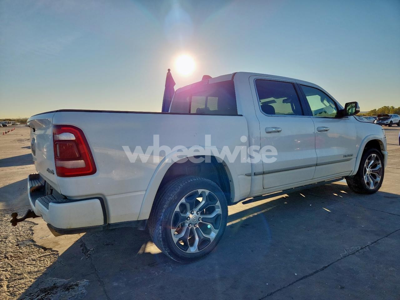 Photo 3 of 2020 RAM 1500 LIMITED (VIN 1C6SRFHT0LN400378)