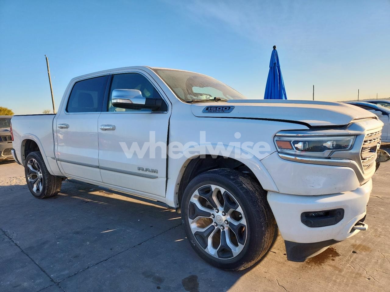 Photo 4 of 2020 RAM 1500 LIMITED (VIN 1C6SRFHT0LN400378)