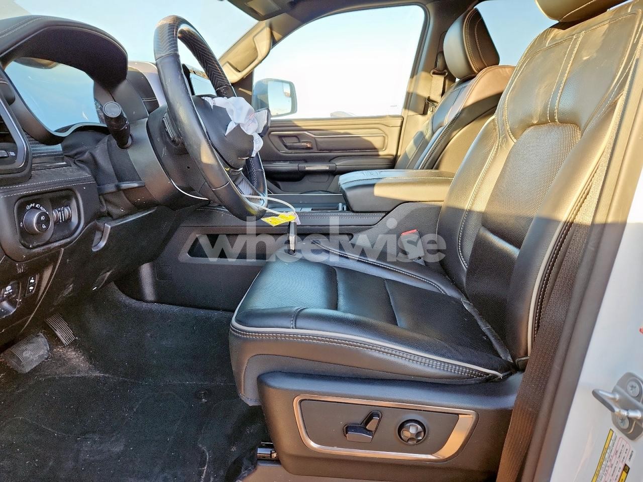 Photo 7 of 2020 RAM 1500 LIMITED (VIN 1C6SRFHT0LN400378)