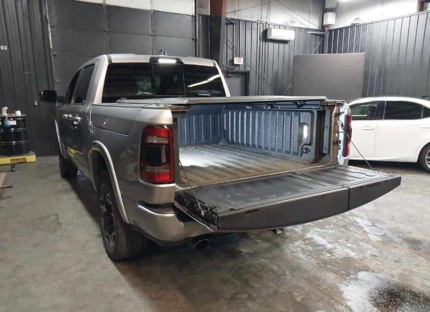 Photo 3 of 2022 Ram 1500 LIMITED 4X4 5'7 BOX (VIN 1C6SRFHT8NN177588)