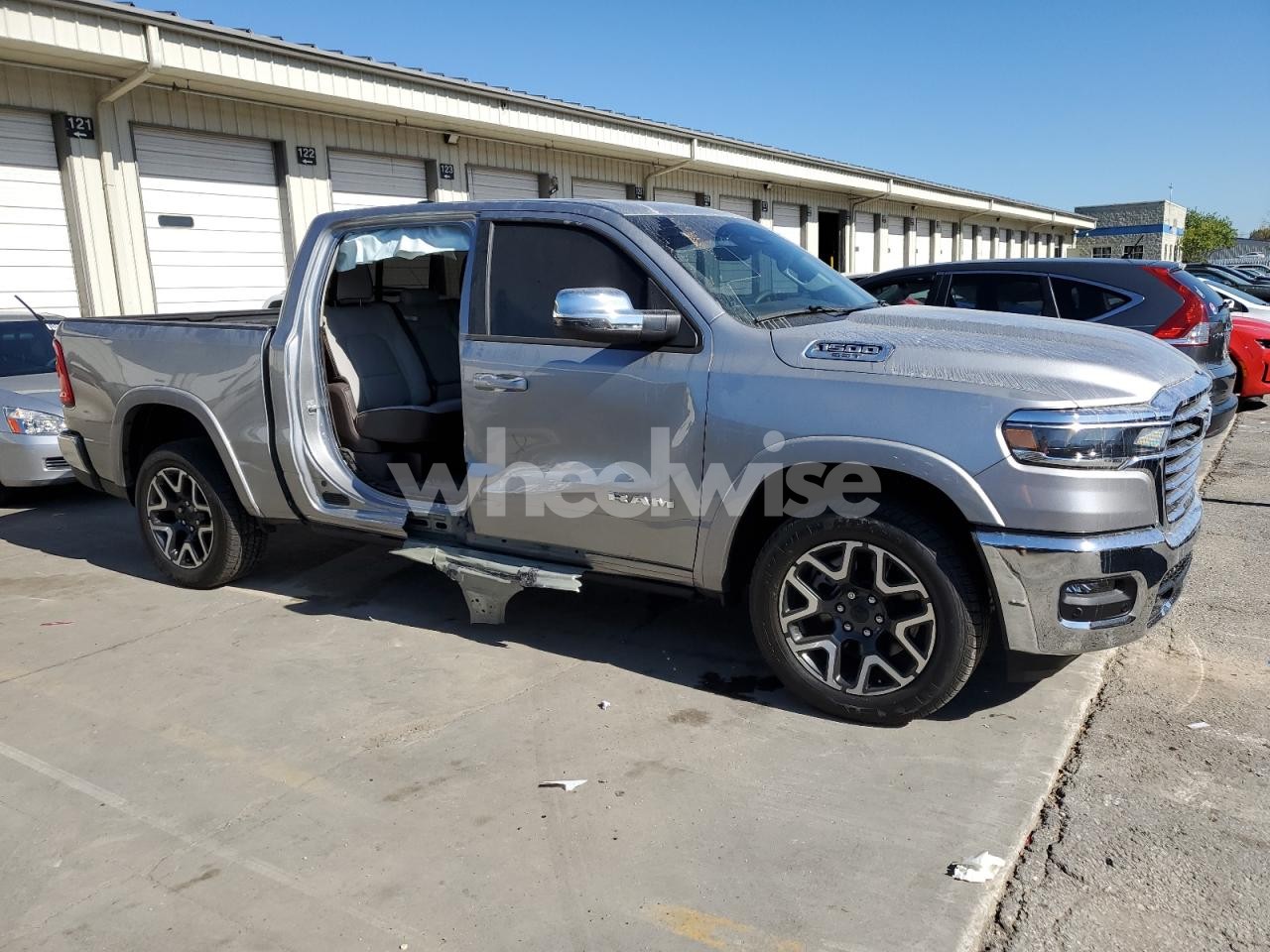 Photo 4 of 2025 RAM 1500 LARAMIE (VIN 1C6SRFJP1SN553296)