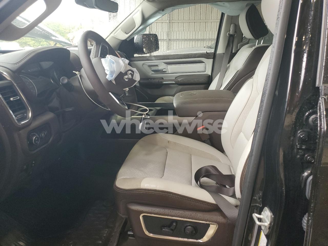 Photo 7 of 2025 RAM 1500 LARAMIE (VIN 1C6SRFJP2SN530366)