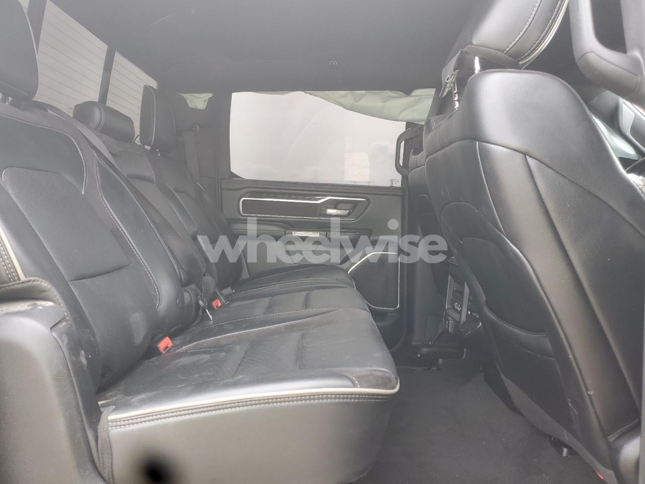 Photo 10 of 2020 RAM 1500 LARAMIE (VIN 1C6SRFJT0LN179732)