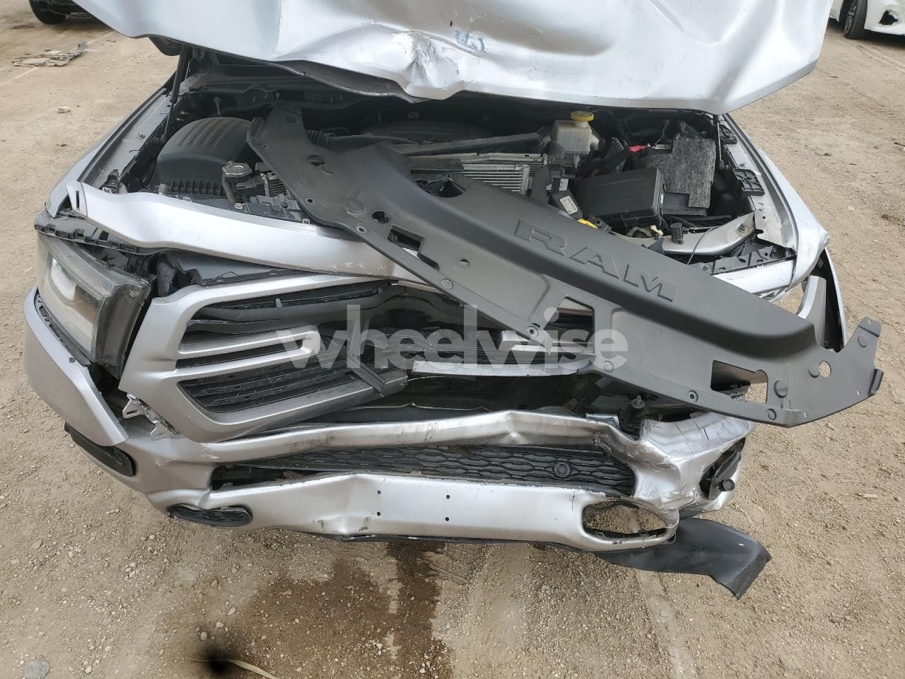 Photo 11 of 2020 RAM 1500 LARAMIE (VIN 1C6SRFJT0LN179732)