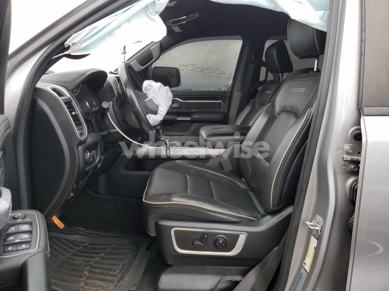 Photo 7 of 2020 RAM 1500 LARAMIE (VIN 1C6SRFJT0LN179732)