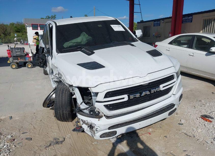 2020 Ram 1500 LARAMIE 4X4 5'7 BOX (VIN 1C6SRFJT0LN399968) main photo