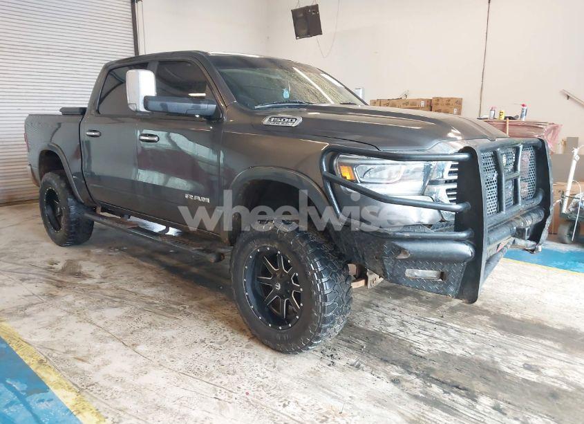 2019 Ram 1500 LARAMIE 4X4 5'7 BOX (VIN 1C6SRFJT2KN516917) main photo