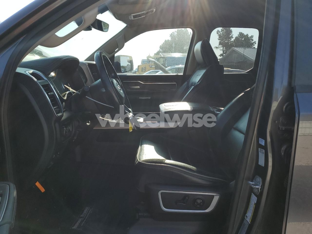 Photo 7 of 2020 RAM 1500 LARAMIE (VIN 1C6SRFJT2MN819960)