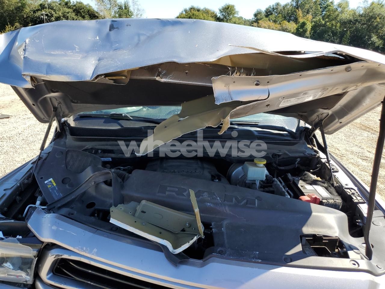 Photo 11 of 2019 RAM 1500 LARAMIE (VIN 1C6SRFJT4KN774386)