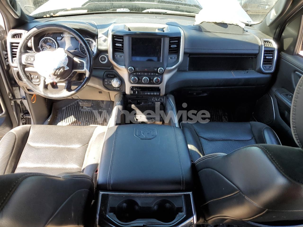 Photo 8 of 2019 RAM 1500 LARAMIE (VIN 1C6SRFJT4KN774386)