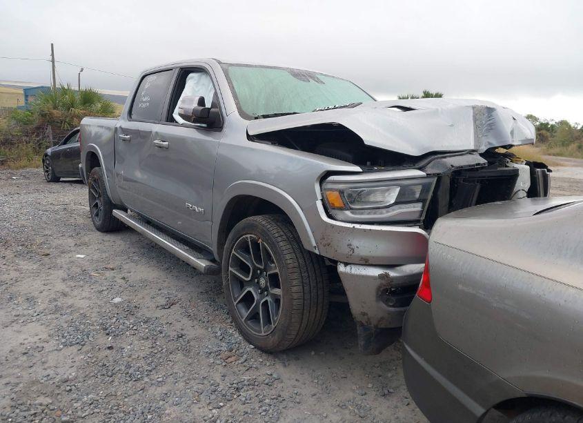 2019 Ram 1500 LARAMIE 4X4 5'7 BOX (VIN 1C6SRFJT5KN686530) main photo