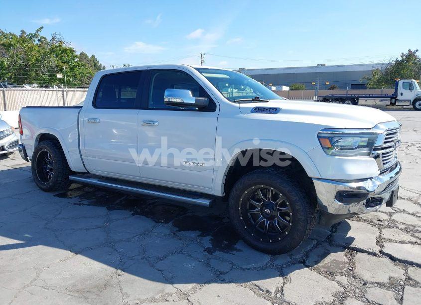 2019 Ram 1500 LARAMIE 4X4 5'7 BOX (VIN 1C6SRFJT5KN760383) main photo
