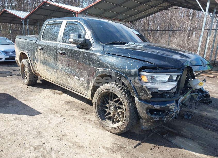 2019 Ram 1500 LARAMIE 4X4 5'7 BOX (VIN 1C6SRFJT5KN772582) main photo