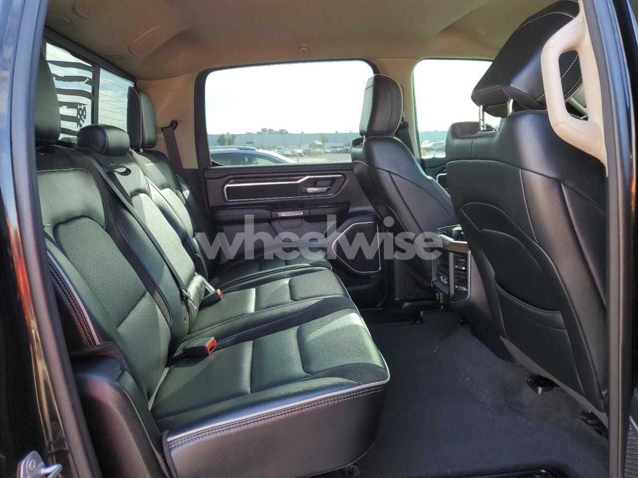 Photo 10 of 2021 RAM 1500 LARAMIE (VIN 1C6SRFJT5MN632485)