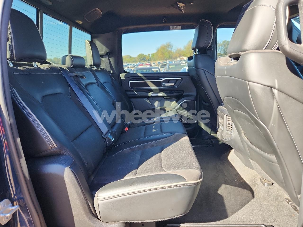 Photo 10 of 2019 RAM 1500 LARAMIE (VIN 1C6SRFJT6KN861724)