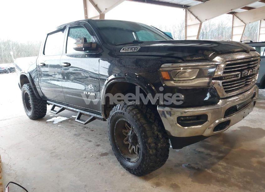 2019 Ram 1500 LARAMIE 4X4 5'7 BOX (VIN 1C6SRFJTXKN735933) main photo