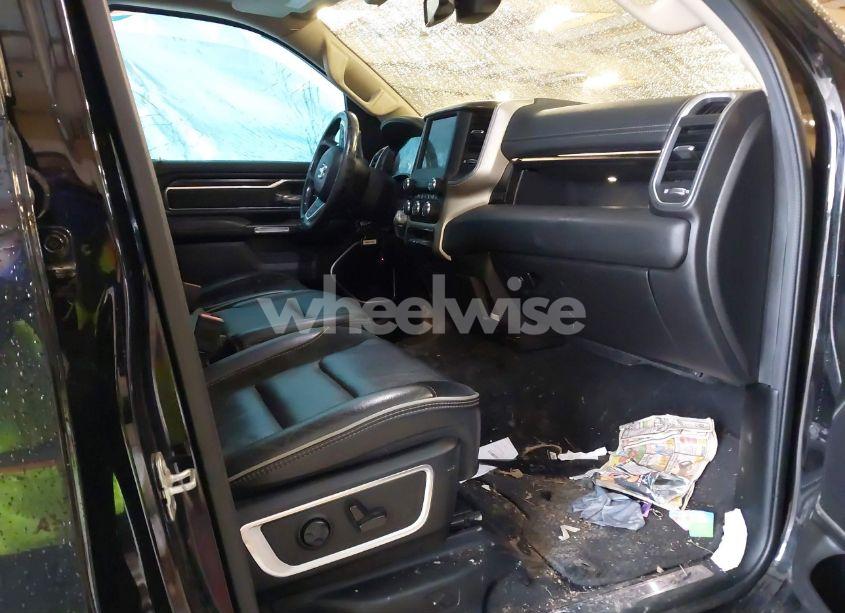 Photo 5 of 2019 Ram 1500 LARAMIE 4X4 5'7 BOX (VIN 1C6SRFJTXKN735933)