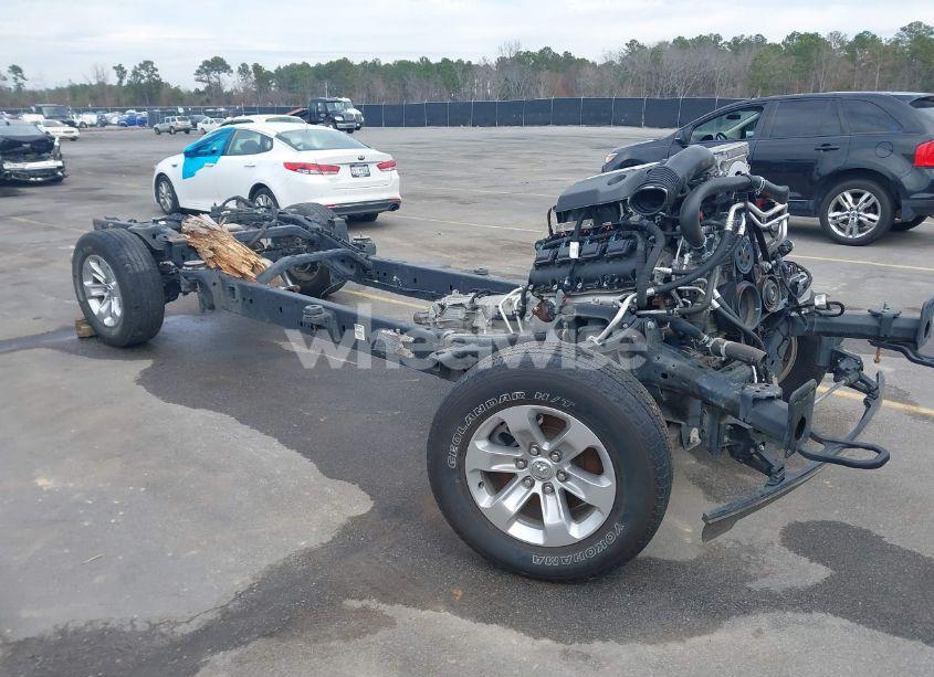 2020 Ram 1500 LARAMIE 4X4 5'7 BOX (VIN 1C6SRFJTXLN335808) main photo