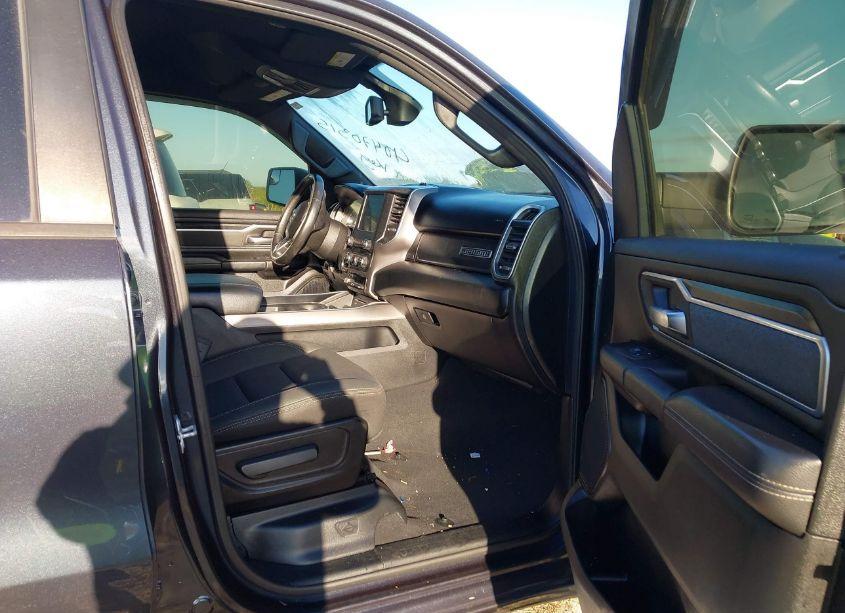 Photo 5 of 2019 Ram 1500 (VIN 1C6SRFMT0KN736746)