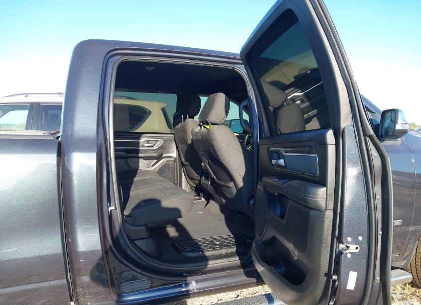 Photo 8 of 2019 Ram 1500 (VIN 1C6SRFMT0KN736746)