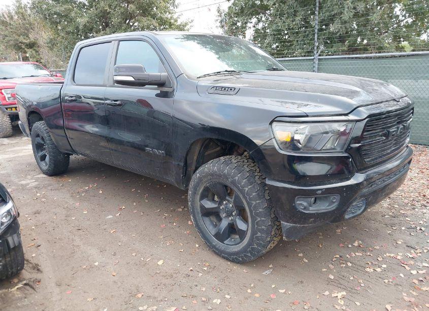 2020 Ram 1500 BIG HORN 4X4 6'4 BOX (VIN 1C6SRFMT1LN158688) main photo