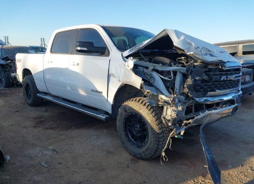 2022 Ram 1500 BIG HORN 4X4 6'4 BOX (VIN 1C6SRFMT2NN161036) main photo