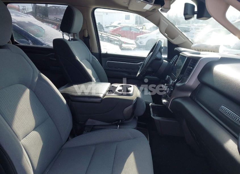 Photo 5 of 2019 Ram 1500 (VIN 1C6SRFMTXKN737063)